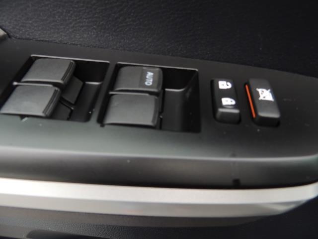 2014 Toyota Tundra SR5 / CrewMax / 4X4 / 5.7L / LEATHER / 1-Owner - Photo 35 - Portland, OR 97217