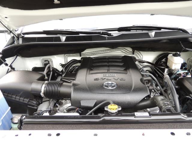 2014 Toyota Tundra SR5 / CrewMax / 4X4 / 5.7L / LEATHER / 1-Owner - Photo 33 - Portland, OR 97217