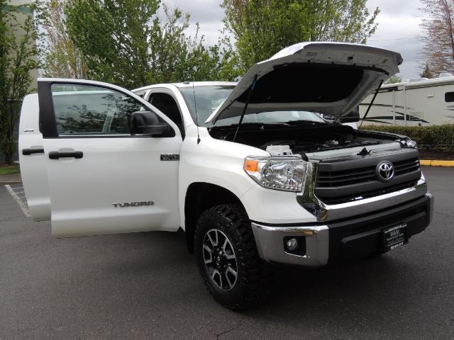 2014 Toyota Tundra SR5 / CrewMax / 4X4 / 5.7L / LEATHER / 1-Owner - Photo 31 - Portland, OR 97217