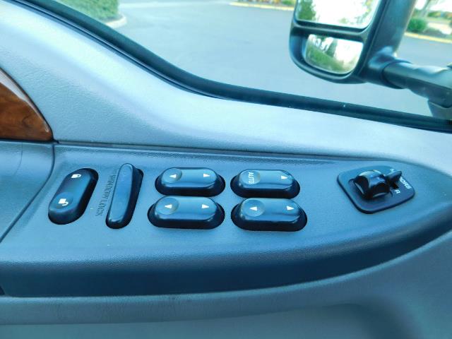 2003 Ford F-250 Super Duty Lariat / 4X4 / 7.3L DIESEL / FX-4 - Photo 32 - Portland, OR 97217