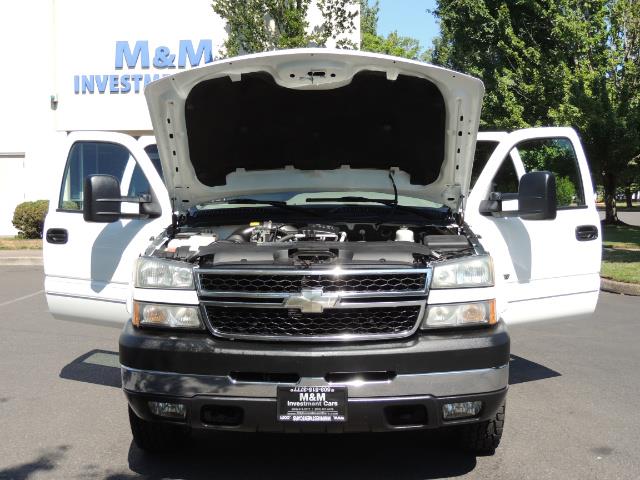 2007 Chevrolet Silverado 2500 LT / 4X4 / 6.6L DURAMAX DIESEL / 1-OWNER - Photo 32 - Portland, OR 97217
