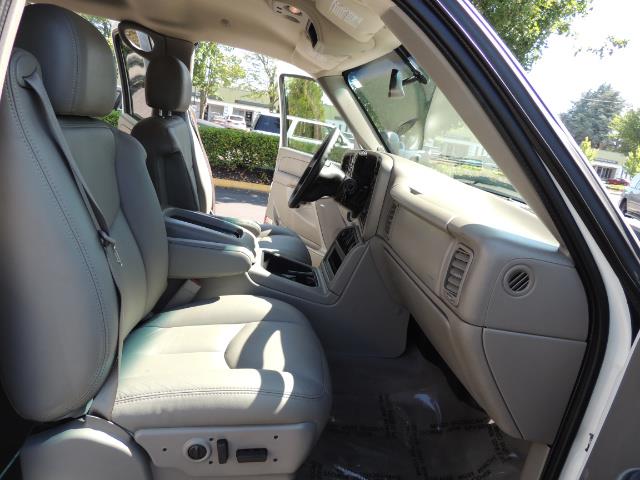 2007 Chevrolet Silverado 2500 LT / 4X4 / 6.6L DURAMAX DIESEL / 1-OWNER - Photo 18 - Portland, OR 97217