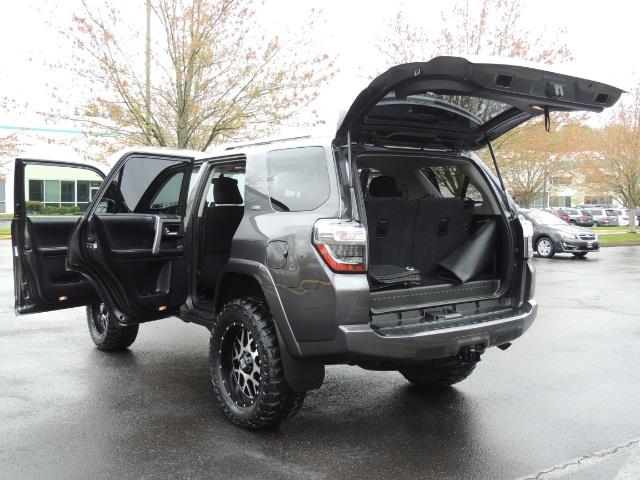 2016 Toyota 4Runner 4WD / V6 / 3RD SEAT / FACTORY WARRANTY / LIFTED !! - Photo 25 - Portland, OR 97217