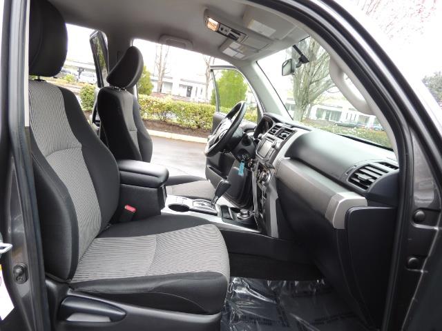 2016 Toyota 4Runner 4WD / V6 / 3RD SEAT / FACTORY WARRANTY / LIFTED !! - Photo 18 - Portland, OR 97217