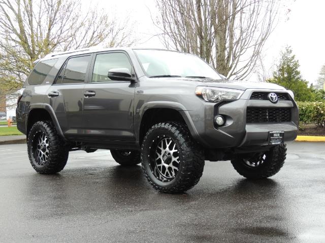 2016 Toyota 4Runner 4WD / V6 / 3RD SEAT / FACTORY WARRANTY / LIFTED !! - Photo 2 - Portland, OR 97217