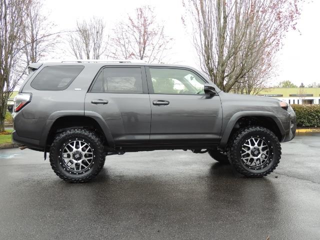 2016 Toyota 4Runner 4WD / V6 / 3RD SEAT / FACTORY WARRANTY / LIFTED !! - Photo 4 - Portland, OR 97217
