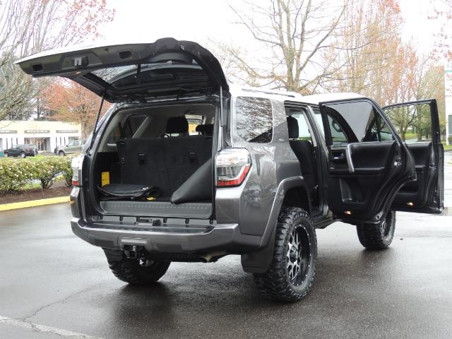 2016 Toyota 4Runner 4WD / V6 / 3RD SEAT / FACTORY WARRANTY / LIFTED !! - Photo 28 - Portland, OR 97217