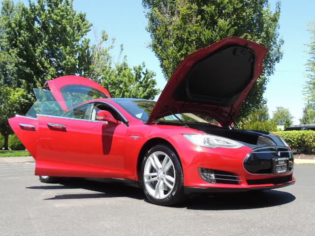 2014 Tesla Model S 85 / Leather / Heated seats / Panorama Roof / Navi - Photo 31 - Portland, OR 97217