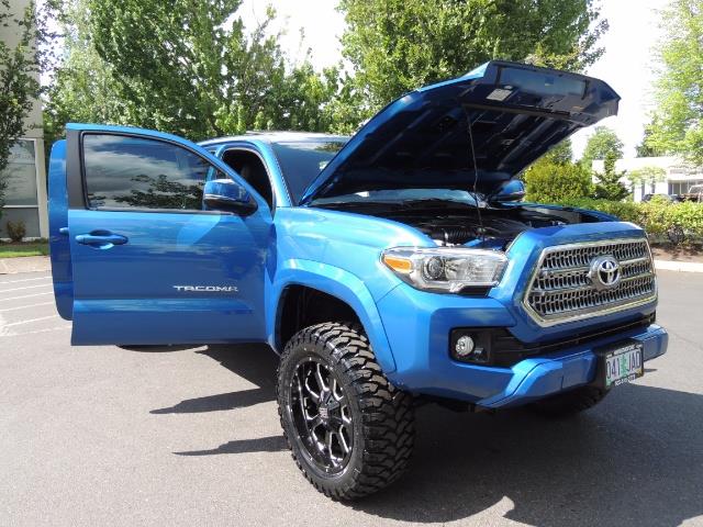 2016 Toyota Tacoma TRD Sport 4X4 / Navi / Long Bed / 14Kmile / LIFTED - Photo 38 - Portland, OR 97217