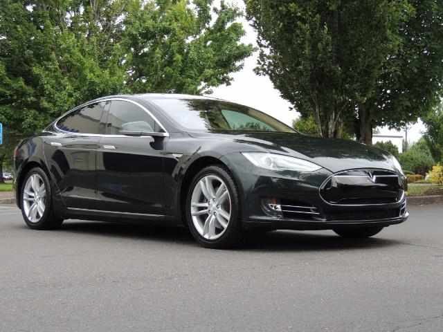 2013 Tesla Model S Tech Package / 5YR TESLA EXTENDED WARRANTY INCLUDE - Photo 2 - Portland, OR 97217