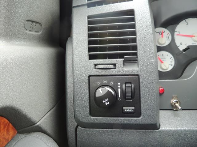 2006 Dodge Ram 3500 SLT 4dr Mega Cab / 4X4 / 5.9L DIESEL / 6-SPEED - Photo 42 - Portland, OR 97217