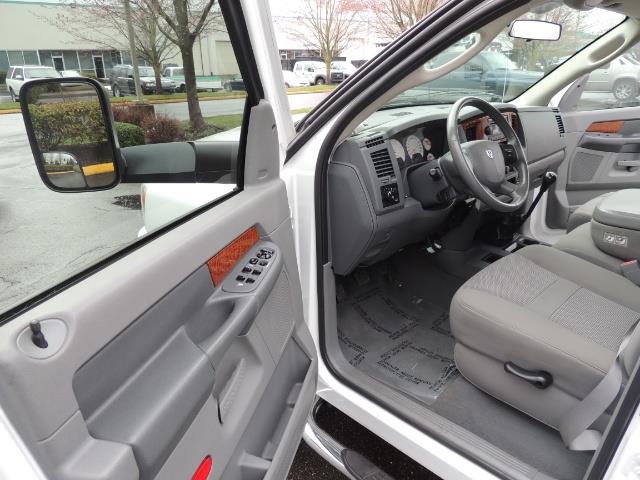 2006 Dodge Ram 3500 SLT 4dr Mega Cab / 4X4 / 5.9L DIESEL / 6-SPEED - Photo 13 - Portland, OR 97217