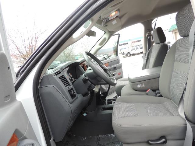 2006 Dodge Ram 3500 SLT 4dr Mega Cab / 4X4 / 5.9L DIESEL / 6-SPEED - Photo 14 - Portland, OR 97217