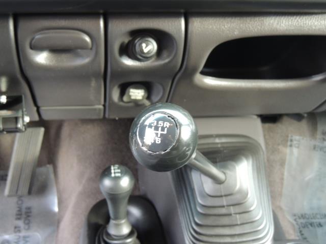 2002 Dodge Ram 2500 SLT Plus 4dr / 4X4 / 5.9L DIESEL HIGHOUTPUT/ 6-SPD - Photo 19 - Portland, OR 97217