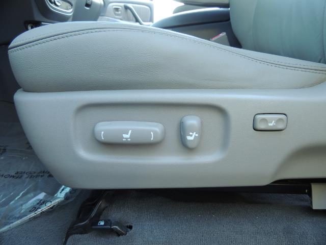 2005 Toyota Sequoia Limited 4WD /8 Seats/DVDs/Fresh Timing Belt LIFTED - Photo 33 - Portland, OR 97217