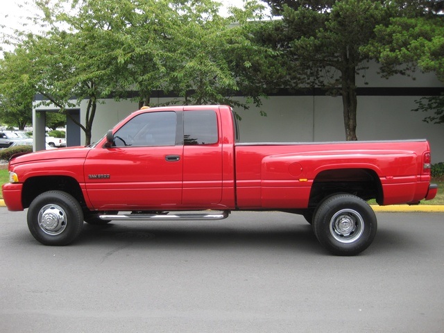 2001 Dodge Ram 3500 SLT Plus/5.9L Turbo Diesel/4X4/DUALLY - Photo 2 - Portland, OR 97217