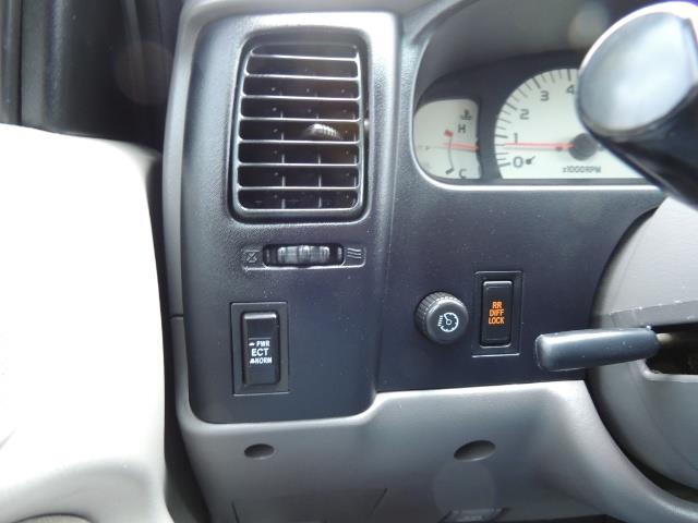 2003 Toyota Tacoma SR5 V6 / 4X4 /TRD OFF RD REAR DIFF LOCKS / LIFTED - Photo 20 - Portland, OR 97217