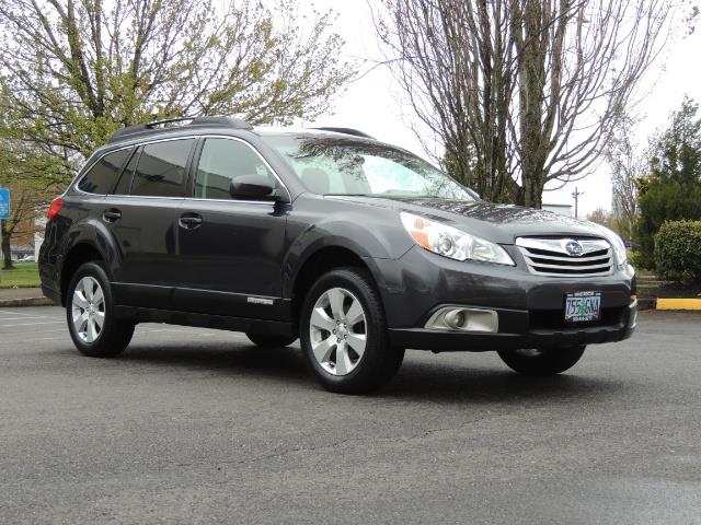 2012 Subaru Outback 2.5i Premium Wagon / ALL WHEEL DRIVE / LOW MILES - Photo 2 - Portland, OR 97217