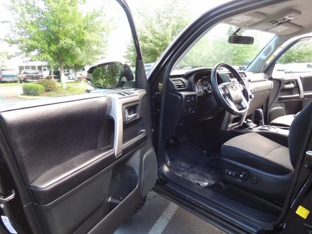 2016 Toyota 4Runner 4WD / V6 / 3RD SEAT / FACTORY WARRANTY / LIFTED !! - Photo 12 - Portland, OR 97217