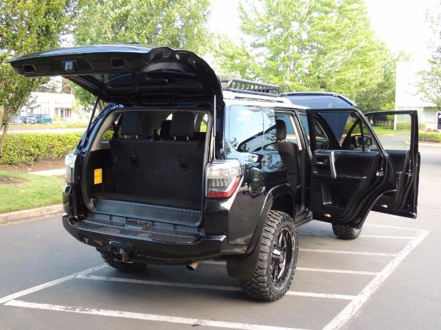 2016 Toyota 4Runner 4WD / V6 / 3RD SEAT / FACTORY WARRANTY / LIFTED !! - Photo 28 - Portland, OR 97217