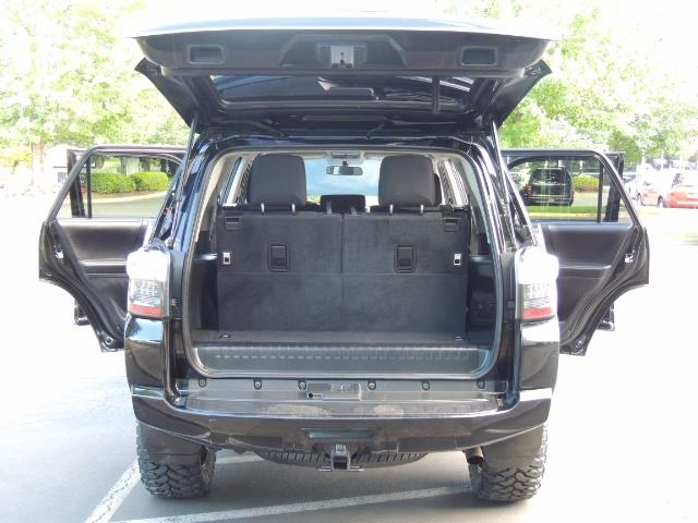 2016 Toyota 4Runner 4WD / V6 / 3RD SEAT / FACTORY WARRANTY / LIFTED !! - Photo 27 - Portland, OR 97217