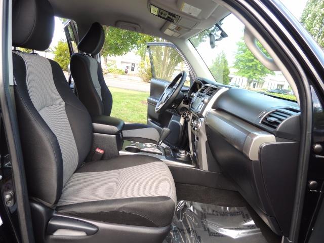 2016 Toyota 4Runner 4WD / V6 / 3RD SEAT / FACTORY WARRANTY / LIFTED !! - Photo 18 - Portland, OR 97217