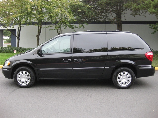 2005 Chrysler town and country touring tire size #5