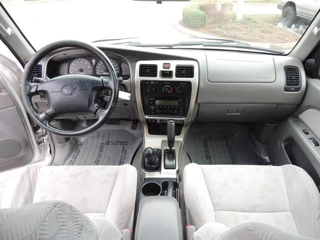 2001 Toyota 4Runner SPORT SR5 / 4X4 / Sunroof / LIFTED LIFTED - Photo 20 - Portland, OR 97217