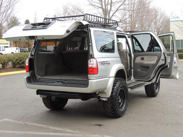 2001 Toyota 4Runner SPORT SR5 / 4X4 / Sunroof / LIFTED LIFTED - Photo 28 - Portland, OR 97217