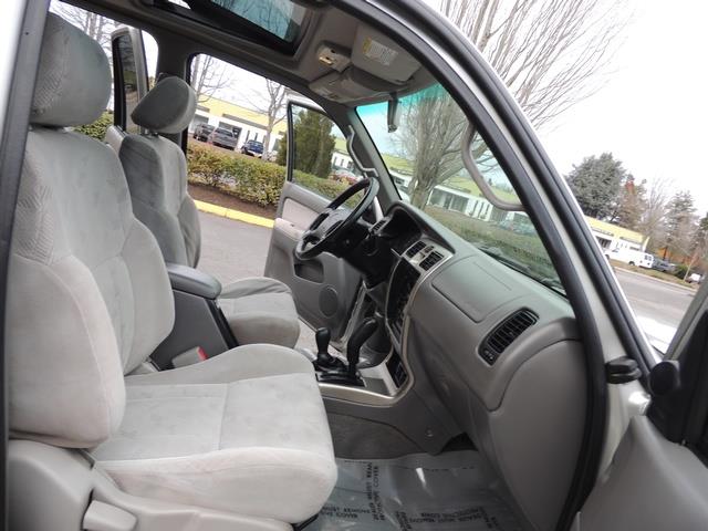 2001 Toyota 4Runner SPORT SR5 / 4X4 / Sunroof / LIFTED LIFTED - Photo 17 - Portland, OR 97217