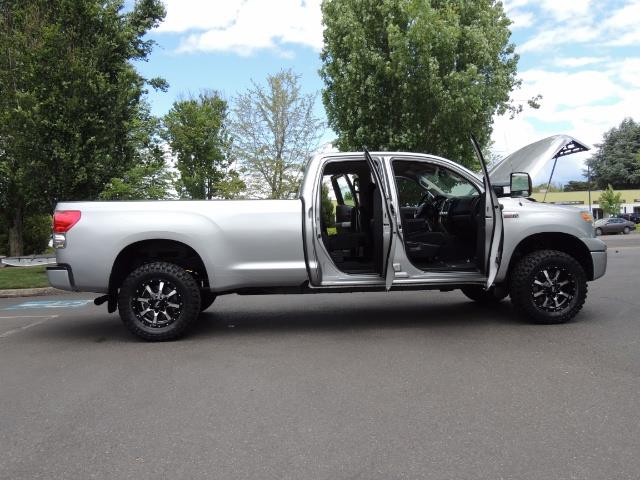 2007 Toyota Tundra 4X4 5.7L Double Cab / Long Bed / 1-Owner / LIFTED - Photo 22 - Portland, OR 97217