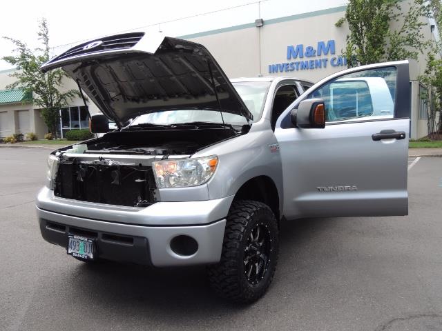 2007 Toyota Tundra 4X4 5.7L Double Cab / Long Bed / 1-Owner / LIFTED - Photo 32 - Portland, OR 97217