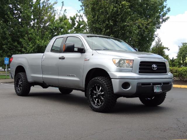2007 Toyota Tundra 4X4 5.7L Double Cab / Long Bed / 1-Owner / LIFTED - Photo 2 - Portland, OR 97217