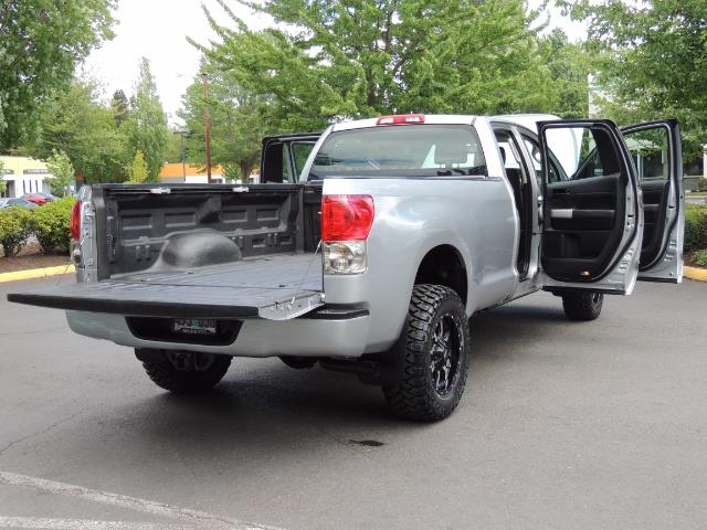 2007 Toyota Tundra 4X4 5.7L Double Cab / Long Bed / 1-Owner / LIFTED - Photo 28 - Portland, OR 97217