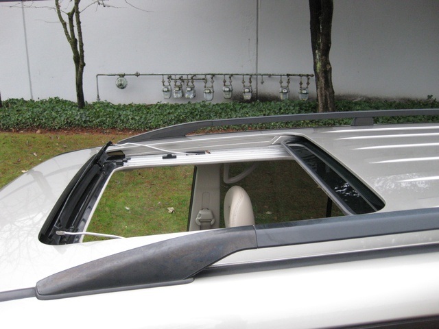 2002 Mitsubishi Montero Limited / 4WD / V6 / 3RD Seat / Leather / Loaded - Photo 46 - Portland, OR 97217