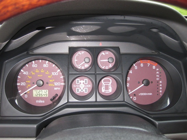 2002 Mitsubishi Montero Limited / 4WD / V6 / 3RD Seat / Leather / Loaded - Photo 34 - Portland, OR 97217
