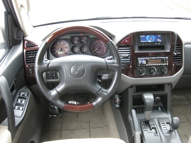 2002 Mitsubishi Montero Limited / 4WD / V6 / 3RD Seat / Leather / Loaded - Photo 32 - Portland, OR 97217