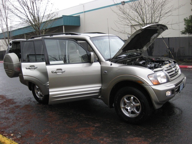 2002 Mitsubishi Montero Limited / 4WD / V6 / 3RD Seat / Leather / Loaded - Photo 10 - Portland, OR 97217
