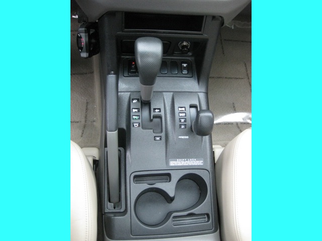 2002 Mitsubishi Montero Limited / 4WD / V6 / 3RD Seat / Leather / Loaded - Photo 38 - Portland, OR 97217