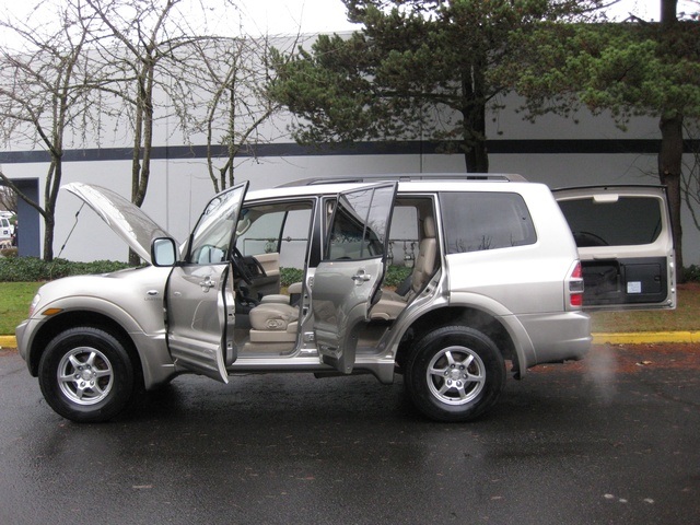 2002 Mitsubishi Montero Limited / 4WD / V6 / 3RD Seat / Leather / Loaded - Photo 11 - Portland, OR 97217