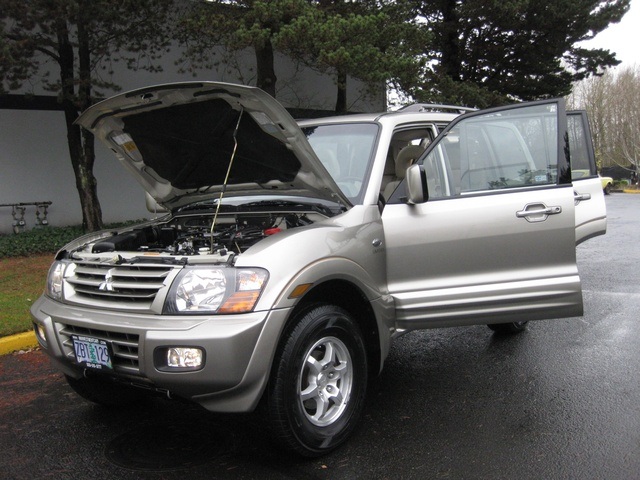 2002 Mitsubishi Montero Limited / 4WD / V6 / 3RD Seat / Leather / Loaded - Photo 9 - Portland, OR 97217