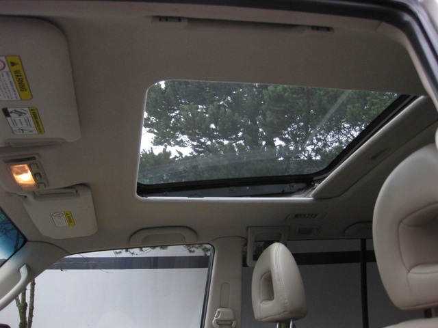 2002 Mitsubishi Montero Limited / 4WD / V6 / 3RD Seat / Leather / Loaded - Photo 43 - Portland, OR 97217