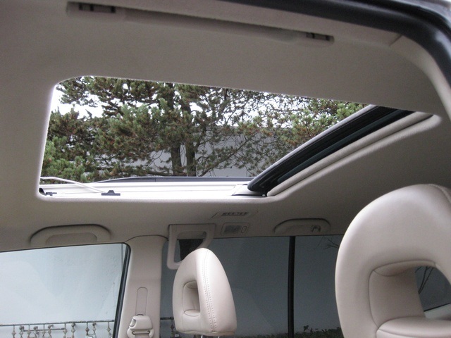 2002 Mitsubishi Montero Limited / 4WD / V6 / 3RD Seat / Leather / Loaded - Photo 45 - Portland, OR 97217