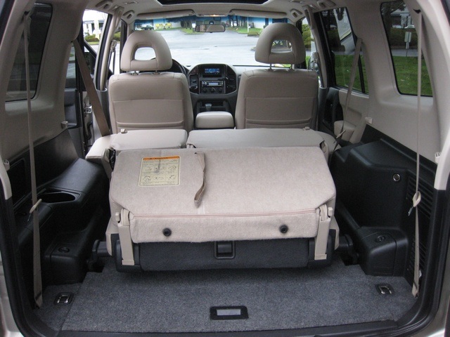 2002 Mitsubishi Montero Limited / 4WD / V6 / 3RD Seat / Leather / Loaded - Photo 27 - Portland, OR 97217