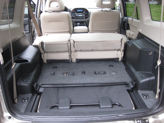2002 Mitsubishi Montero Limited / 4WD / V6 / 3RD Seat / Leather / Loaded - Photo 28 - Portland, OR 97217