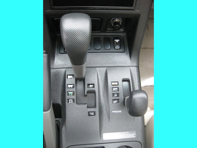 2002 Mitsubishi Montero Limited / 4WD / V6 / 3RD Seat / Leather / Loaded - Photo 40 - Portland, OR 97217