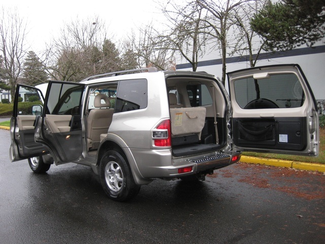 2002 Mitsubishi Montero Limited / 4WD / V6 / 3RD Seat / Leather / Loaded - Photo 13 - Portland, OR 97217