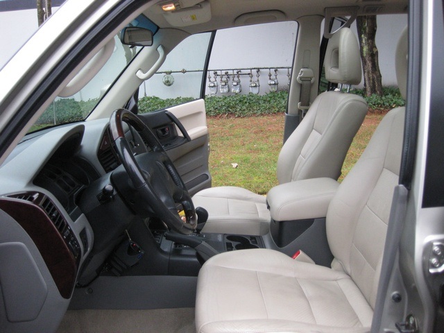 2002 Mitsubishi Montero Limited / 4WD / V6 / 3RD Seat / Leather / Loaded - Photo 21 - Portland, OR 97217
