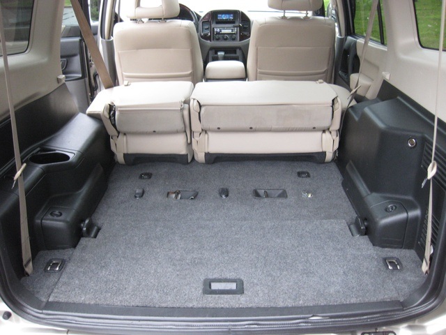 2002 Mitsubishi Montero Limited / 4WD / V6 / 3RD Seat / Leather / Loaded - Photo 29 - Portland, OR 97217