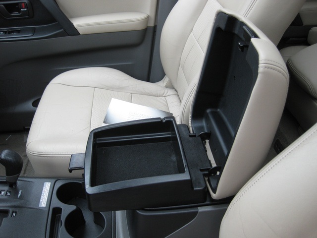 2002 Mitsubishi Montero Limited / 4WD / V6 / 3RD Seat / Leather / Loaded - Photo 41 - Portland, OR 97217